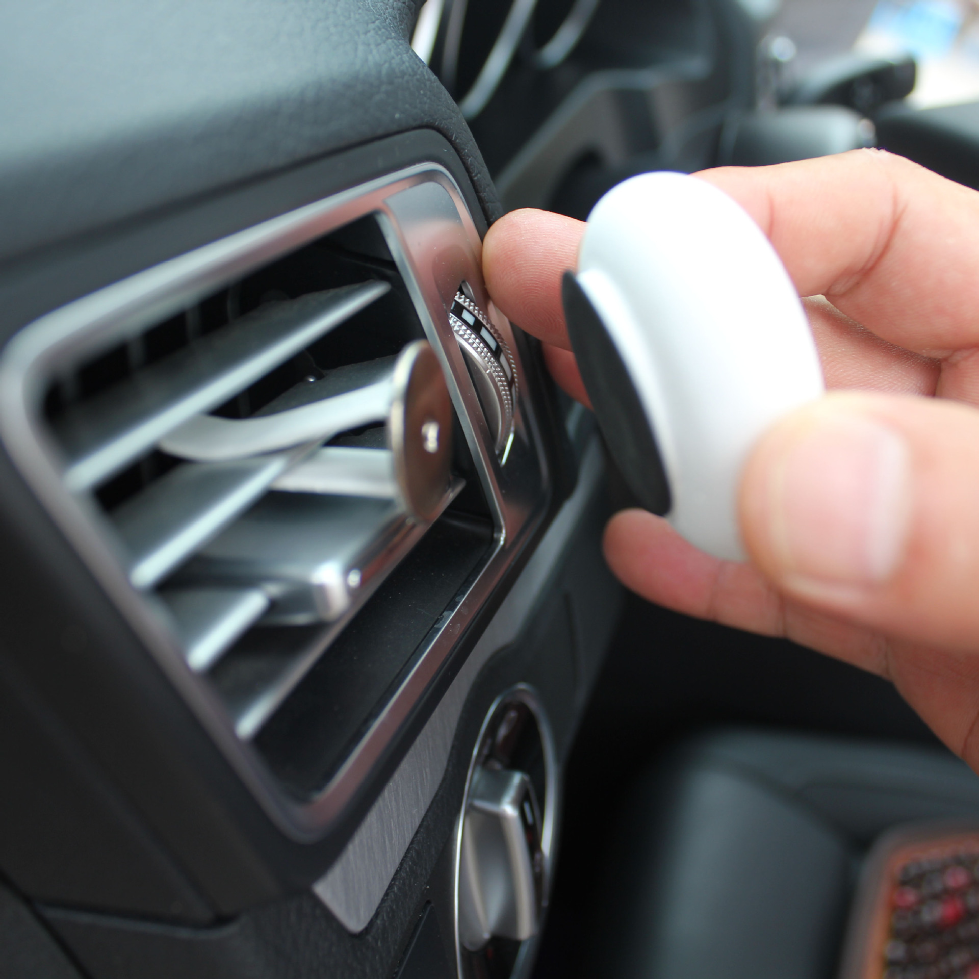 YWYM Vent Car Clip YWS067 – aroma diffuser detail 1